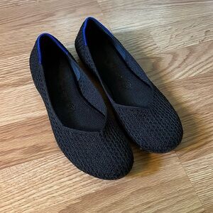 Gently used black honeycomb Rothy’s size 9